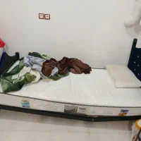 تخت فلزی