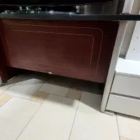 ۳عدد میز کار و ۶عددصندلی انتظار