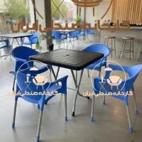 میز و صندلی پلاستیکی طرح پادا نهارخوری کافه باغی