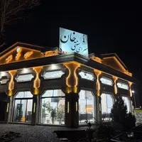 سری زن و سالن دار قهوه خانه