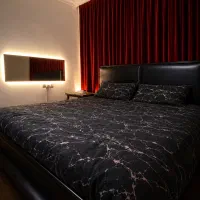 سوئیت-اتاق-آینه-ای-دربست