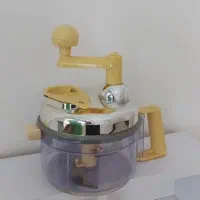 خردکن دستی بهمراه یک سینی