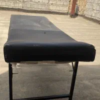 ی عدد میز آهنی  باروی چرم مشکی