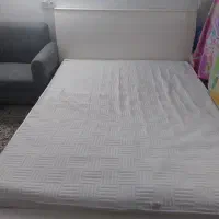 تخت دو نفره در حد نو ساده و شیک