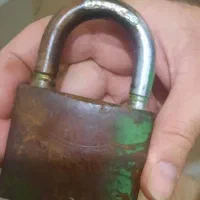 قفل قدیمی بدون کلید