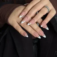 کاشت ناخن با بهترین متریال و بروز ترین طرح ها