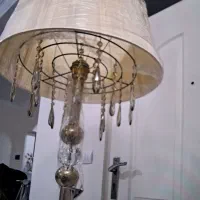 آباژور ایستاده