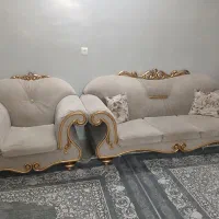 مبلمان با میز عسلی، ساعت