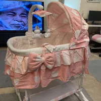تخت،گهواره کنار مادر چند کاره