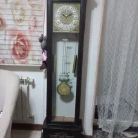 ساعت کنار سالنی