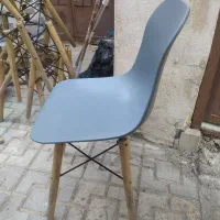 صندلی پلاستیکی پایه چوبی