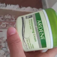 کرم مرطوب کننده پوست چرب و جوشدار