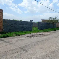 زمین کشاورزی دور دیوار