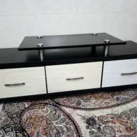 میز تی وی و گلدان