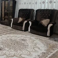 مبل و ویترین و ساعت وجا دستمال کاغذی وپرده