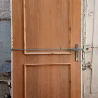 درب چوبی اتاق با چهارچوب