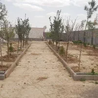 زمین دور دیوار