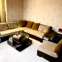 مبل ال ۷ نفره با میز جلو مبلی و کتابخانه