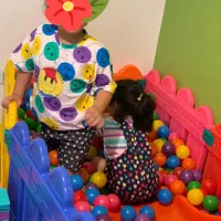 استخر توپ ۳×۲ با هزار عدد توپ رنگی