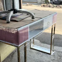 میز و صندلی برای کاشت ناخن