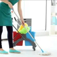 خدمتکار نظافتچی