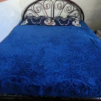 تخت دو نفره فلزی زرشکی با تشک‌رویال