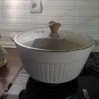 قابلمه سایز ۳۲فقط دودفعه استفاده شده مارک رولنزا