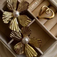 گوشواره مینیمال طرح گل