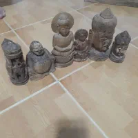 تعدادی مجسمه چوبی وکله درویش