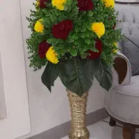 گل با گلدان بزرگ
