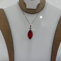 مدال نقره نگین بادامی قرمز کد ۶۱۸