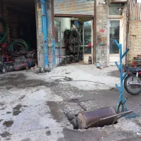 راننده و کار در مغازه