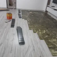 نصاب پارکت کفپوش قرنیز ترمودرتمام مناطق کرج وتهران