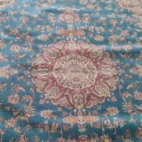فرش آبی فیروزه ای کارکرده ولی سالم