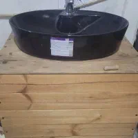 روشویی کاملا سالم نصب نشده برای سالن مغازه بوده