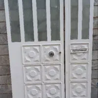 در ب دو لنگه آهنی