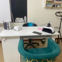 اجاره میز ناخن ۲۵۰۰ معلم
