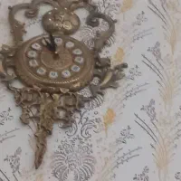 ساعت وتلفن برنزی