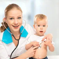 خانم برای نگهداری کودک