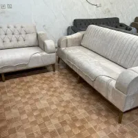 مبل.   لیلی