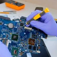 مرکز تخصصی تعمیرات لپ تاپ ، کامپیوتر و مودم