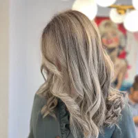 تخفیف ویژه محرم اموزش و خدمات رنگ و لایت مو تخصصی
