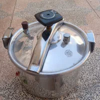 زودپز ۸ لیتری در حد نو