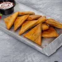 سفارش انواع سمبوسه و سالاد