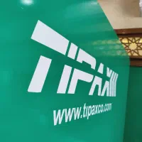 تعدادی راننده باوسیله شخصی‌جهت توزیع مرسولات
