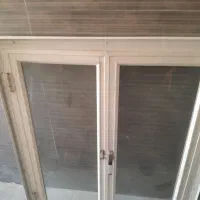 پنجره آلومینیومی سفید با شیشه