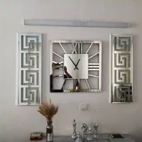 یک عدد ساعت ویک عدد تابلو