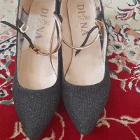 تعدادی کفش ولباس