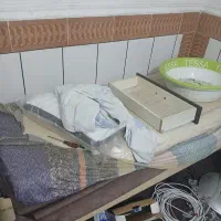 سلام یک تخت تک‌نفره و جا کفشی اینه دار