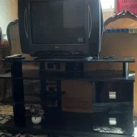 تلویزیون ۲۱ اینچ LG  به همراه میز و دستگاه دیجیتال